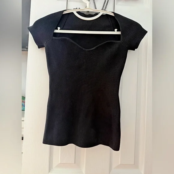 Instasculpt Ribbed Knit Heart Top - Picture 6 of 6